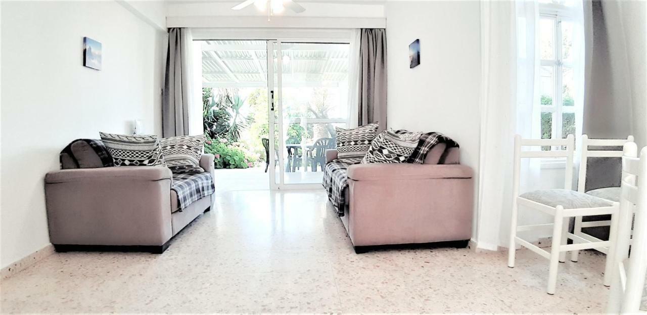 Coral Bay Suite Cyprus Bagian luar foto
